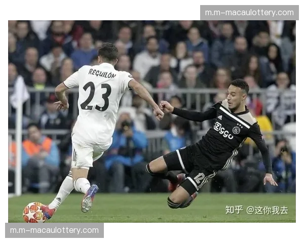 哥伦比亚防线失球数偏高 洛伦佐需解决攻守平衡难题